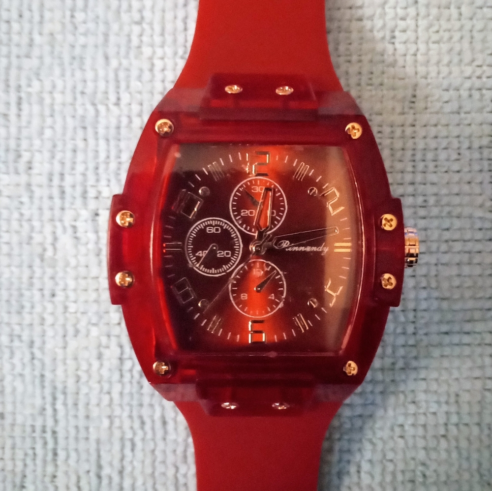 Tonneau pointer quartz wacth